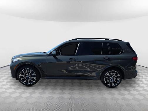 2022 BMW X7 M50i