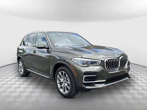 Manhattan Green Metallic 2022 BMW X5 sDrive40i