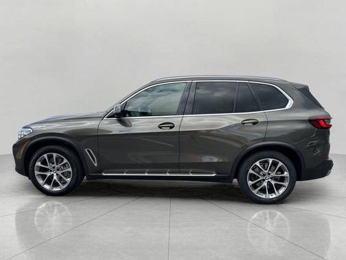 Manhattan Green Metallic 2022 BMW X5 sDrive40i