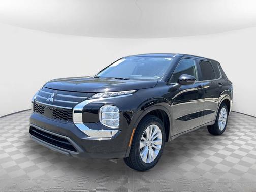 Labrador Black Pearl 2025 Mitsubishi Outlander ES