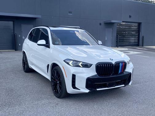 Mineral White Metallic 2024 BMW X5 xDrive40i