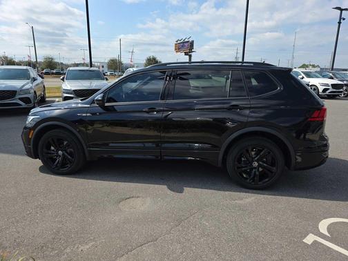 2023 Volkswagen Tiguan 2.0T SE R-Line Black
