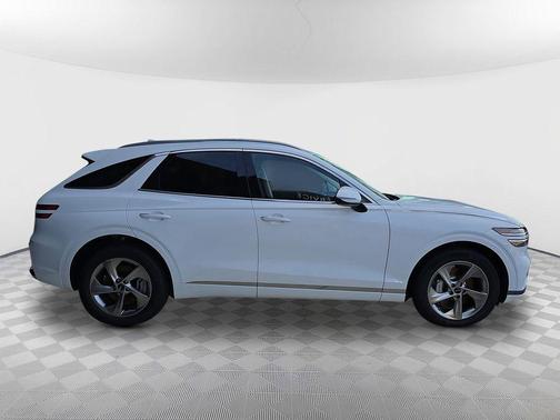 Alta White 2026 Genesis GV70 2.5T