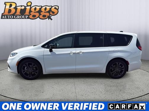 Bright White Clearcoat 2026 Chrysler Pacifica Select