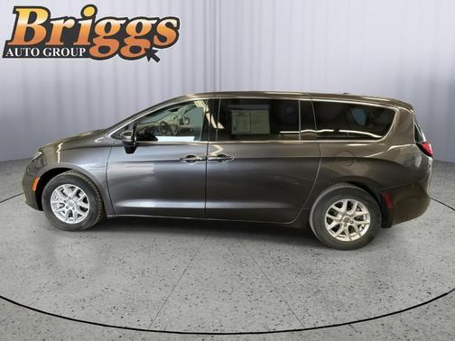 Granite Crystal Clearcoat Metallic 2023 Chrysler Pacifica Touring-L