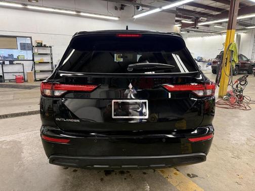 2024 Mitsubishi Outlander ES