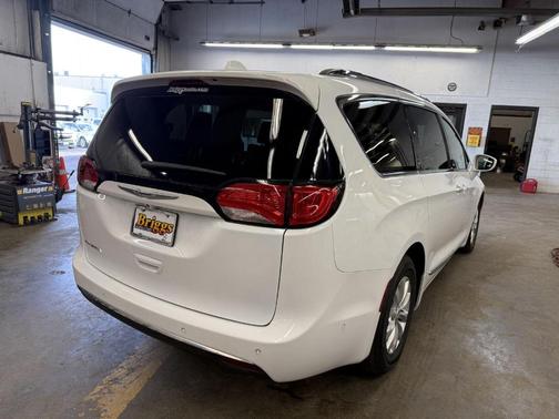 2019 Chrysler Pacifica Touring-L