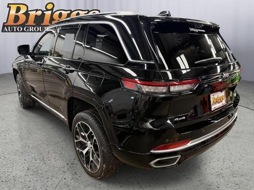 2022 Jeep Grand Cherokee Summit