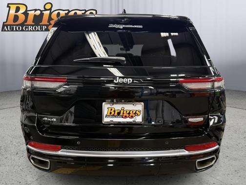2022 Jeep Grand Cherokee Summit