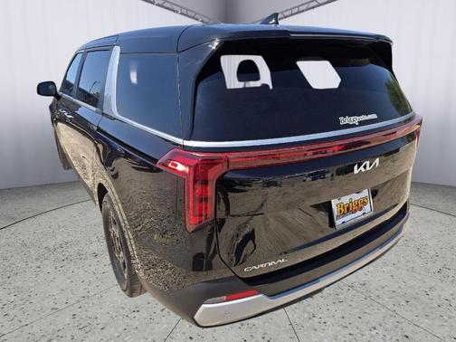 Aurora Black Pearl 2025 Kia Carnival LXS
