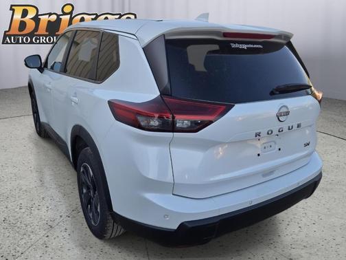 Everest White P 2024 Nissan Rogue SV