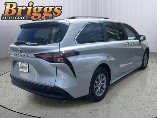 Celestial Silver Metallic 2021 Toyota Sienna XLE