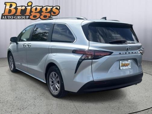 Celestial Silver Metallic 2021 Toyota Sienna XLE