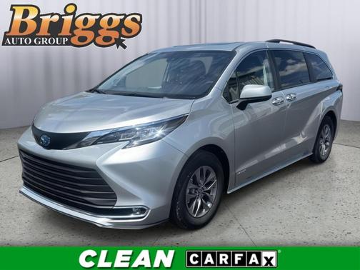 Celestial Silver Metallic 2021 Toyota Sienna XLE