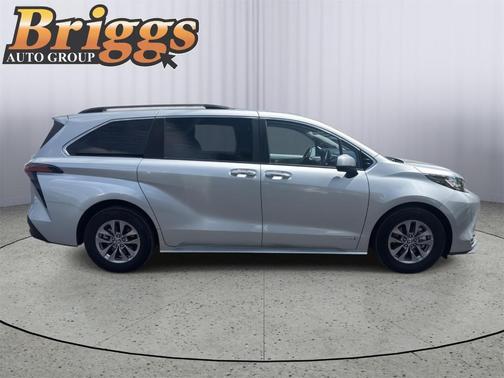 Celestial Silver Metallic 2021 Toyota Sienna XLE