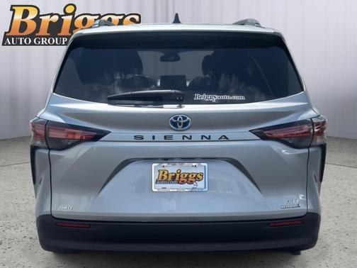 Celestial Silver Metallic 2021 Toyota Sienna XLE