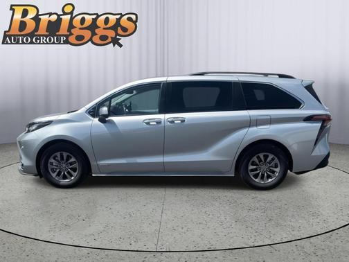 Celestial Silver Metallic 2021 Toyota Sienna XLE