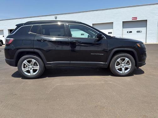 Diamond Black 2024 Jeep Compass Latitude