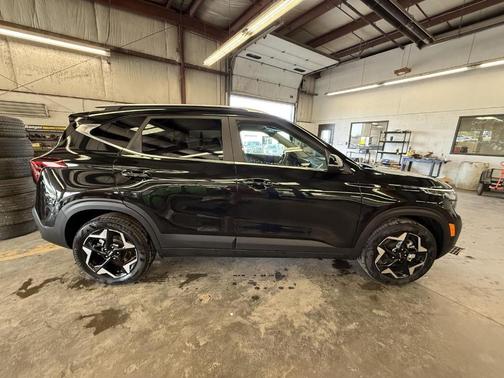 2025 Kia Seltos EX
