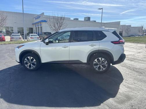 White 2022 Nissan Rogue SV