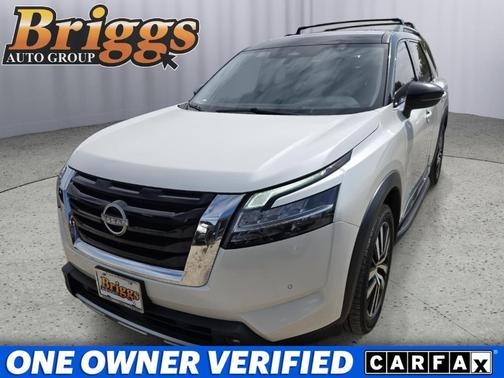 2 Tone White / Black Roof 2023 Nissan Pathfinder Platinum