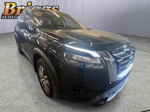 Super Black 2025 Nissan Pathfinder SL