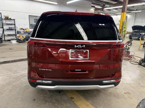 2023 Kia Carnival LX