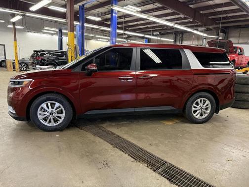 2023 Kia Carnival LX