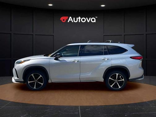 Celestial Silver Metallic 2021 Toyota Highlander XSE