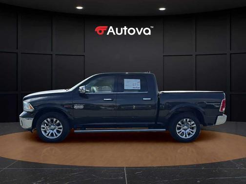 Brilliant Black Crystal Pearlcoat 2018 RAM 1500 Longhorn