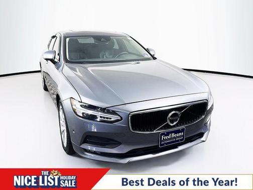 2017 Volvo S90 T6 Momentum