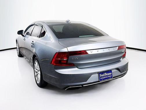 2017 Volvo S90 T6 Momentum