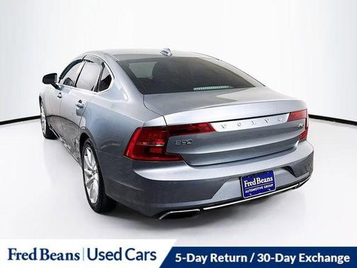 2017 Volvo S90 T6 Momentum