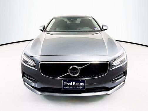 2017 Volvo S90 T6 Momentum