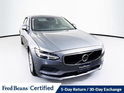 2017 Volvo S90 T6 Momentum