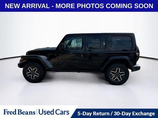 Black Clearcoat 2026 Jeep Wrangler Sahara