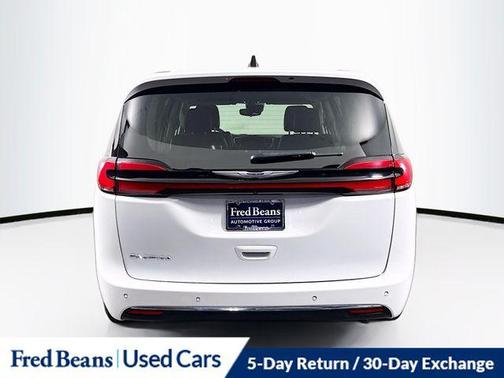 Bright White Clearcoat 2023 Chrysler Pacifica Touring-L