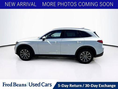 MANUFAKTUR Moonlight White Metallic 2024 Mercedes-Benz GLC 300 Base 4MATIC