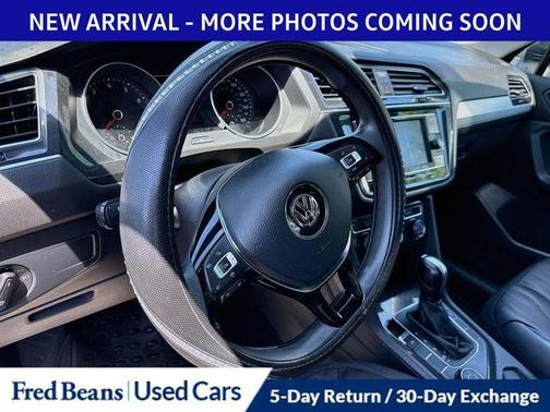 Deep Black Pearl Effect 2019 Volkswagen Tiguan 2.0T S
