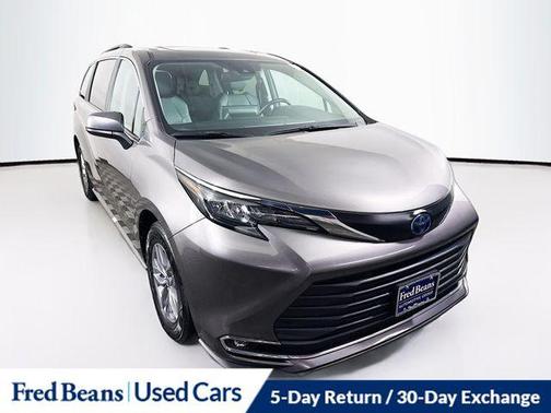 2024 Toyota Sienna XLE