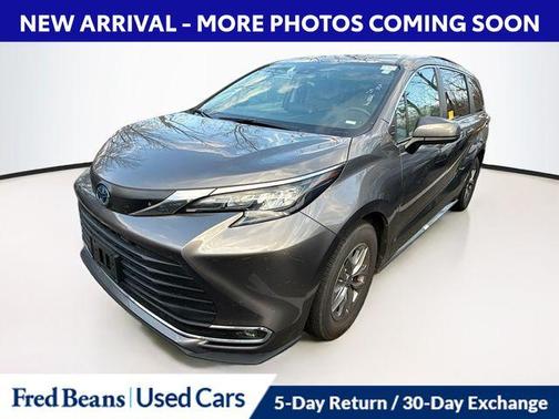 2024 Toyota Sienna XLE