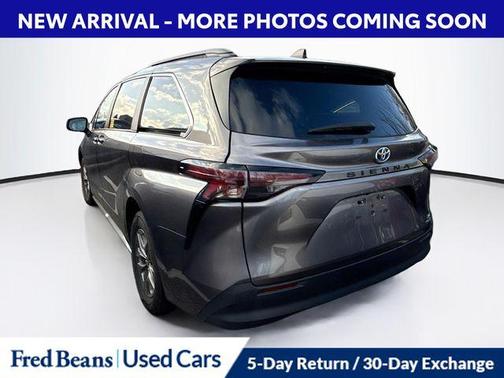 2024 Toyota Sienna XLE