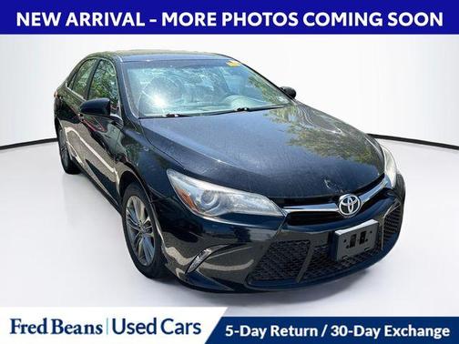Midnight Black Metallic 2017 Toyota Camry SE