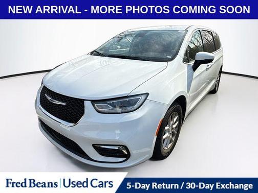 Bright White Clearcoat 2023 Chrysler Pacifica Touring-L