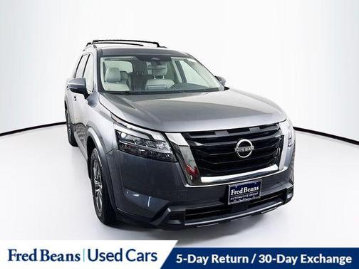 2022 Nissan Pathfinder SV