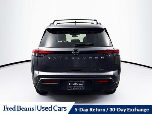 2022 Nissan Pathfinder SV