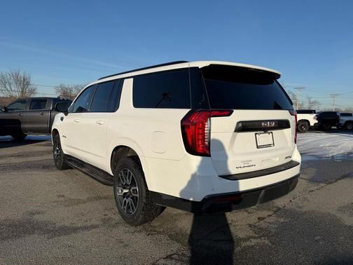 2021 GMC Yukon XL 4WD AT4