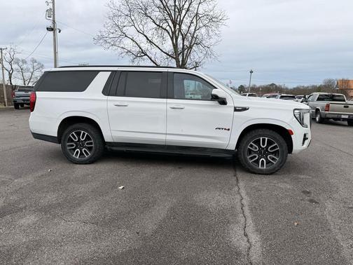 2021 GMC Yukon XL 4WD AT4