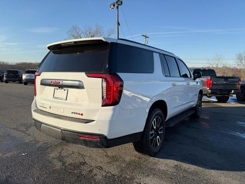 2021 GMC Yukon XL 4WD AT4