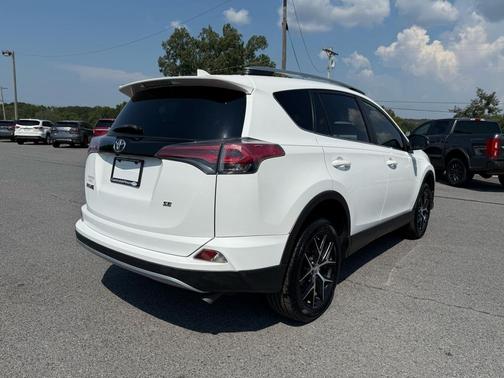 2017 Toyota RAV4 SE